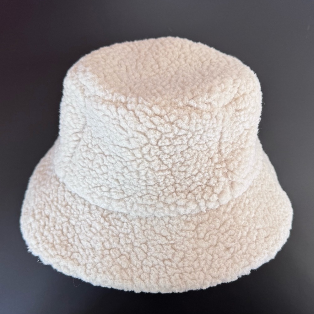 Lululemon Athletica Beige Sherpa Bucket Hat